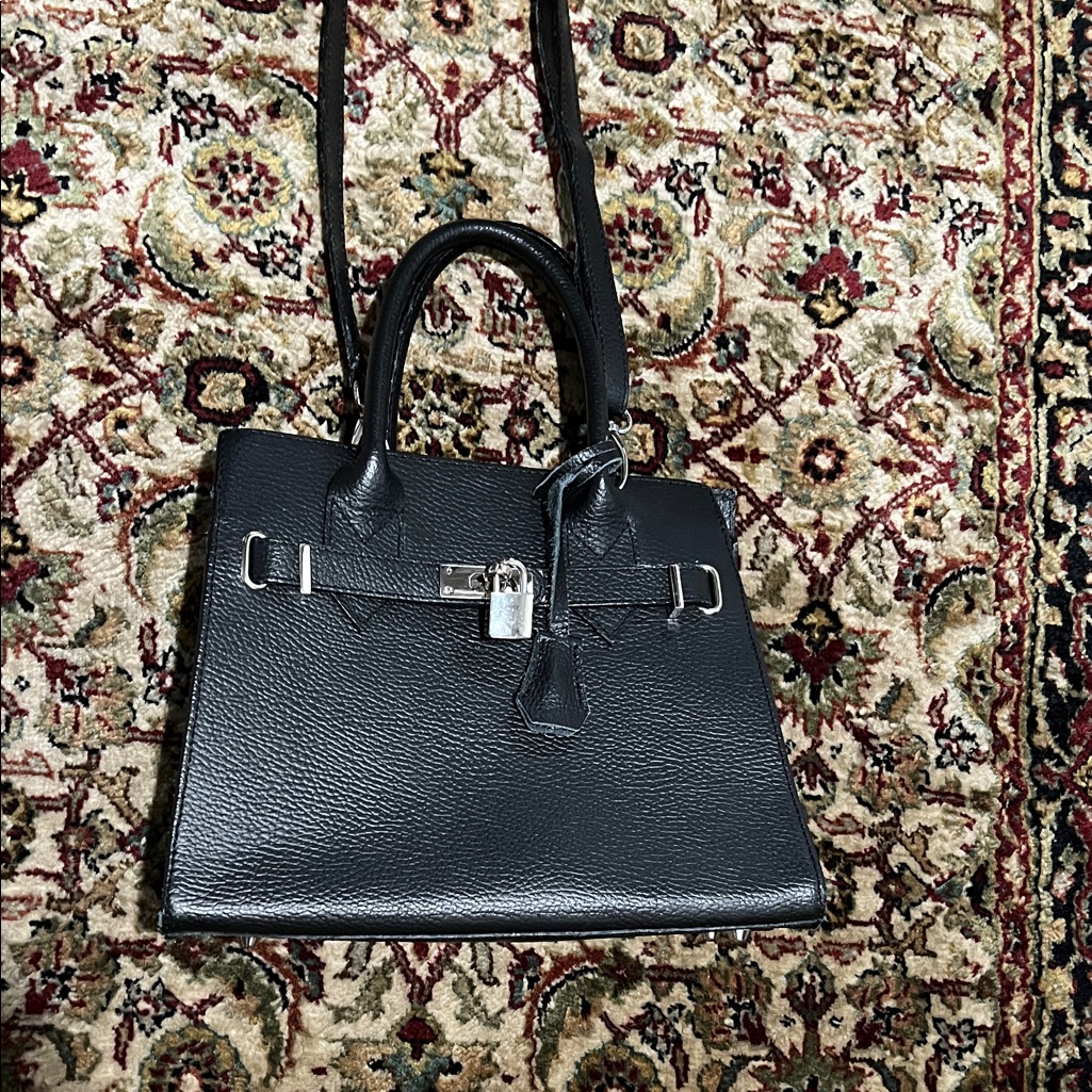 Borse In Pelle Black Leather Top-Handle Satchel With Lock Detail